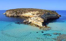 <p>Lampedusa: una vacanza tra le bellissime spiagge, tra queste l'Isola dei Conigli definita la terza spiaggia più bella al mondo e i sapori della nostra meravigliosa cucina mediterranea, un'atmosfera unica che ci farà sentire la nostalgia ancor prima di partire </p>